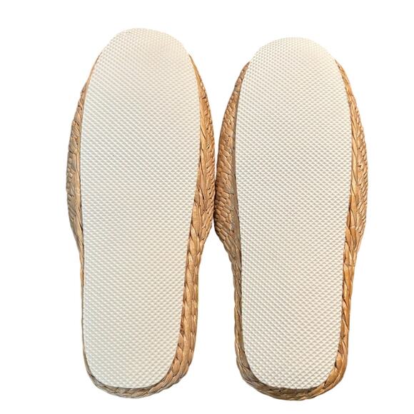 NWOT Hello Kitty/Sanrio Woven Wicker Women's Slippers, Slides, Shoes Size 9.5 - Picture 2 of 4